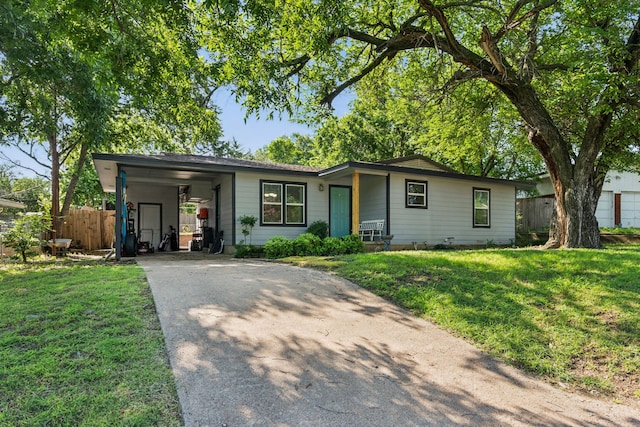 1321 S Lamar St, Weatherford, TX 76086 - ranch-style home featuring driveway and a carport