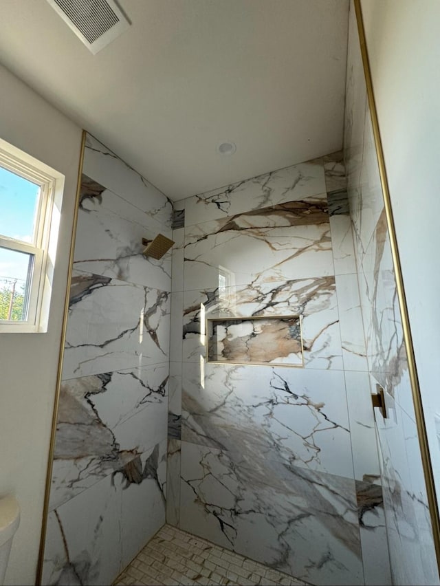 906 S Ewing Ave, Dallas, TX 75203 - bathroom featuring a marble finish shower and toilet