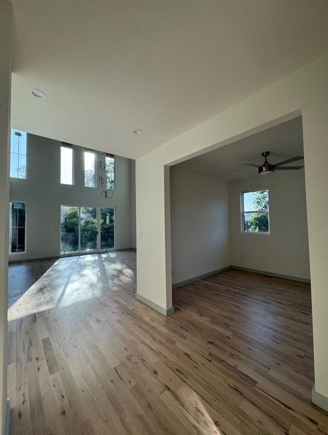 906 S Ewing Ave, Dallas, TX 75203 - unfurnished living room featuring wood finished floors, a chandelier, ceiling fan, and recessed lighting