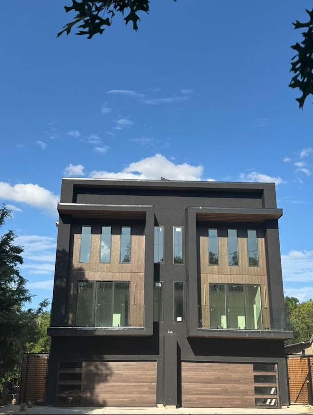 906 S Ewing Ave, Dallas, TX 75203 - rear view of property with an attached garage, driveway, and stucco siding