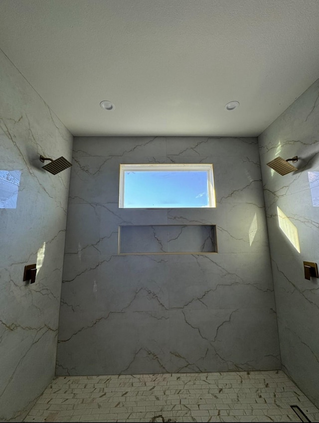906 S Ewing Ave, Dallas, TX 75203 - bathroom featuring a marble finish shower