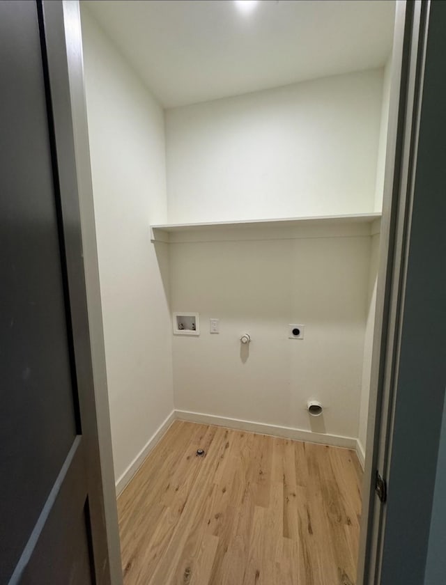 908 S Ewing Ave, Dallas, TX 75203 - laundry area with electric dryer hookup, hookup for a washing machine, gas dryer hookup, and light wood-type flooring