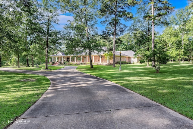 3669 Fountainbleau Rd, Keithville, LA 71047 - view of front facade featuring a front yard and asphalt driveway