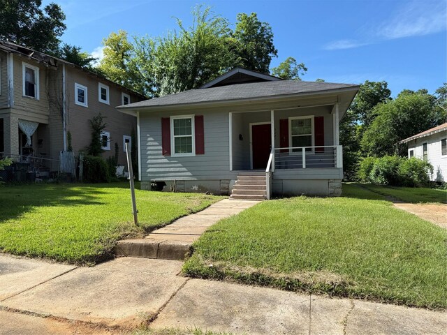 3221 Jackson St, Shreveport, LA 71109 - unfurnished room featuring dark wood finished floors and ceiling fan