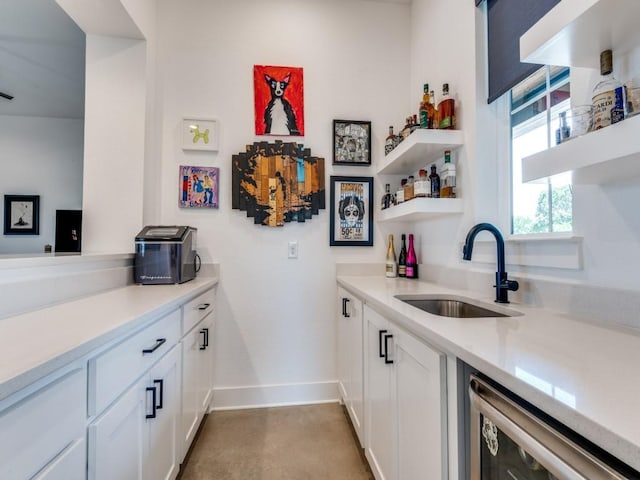 641 Cox Rd, Waxahachie, TX 75167 - indoor wet bar featuring stainless steel dishwasher and baseboards