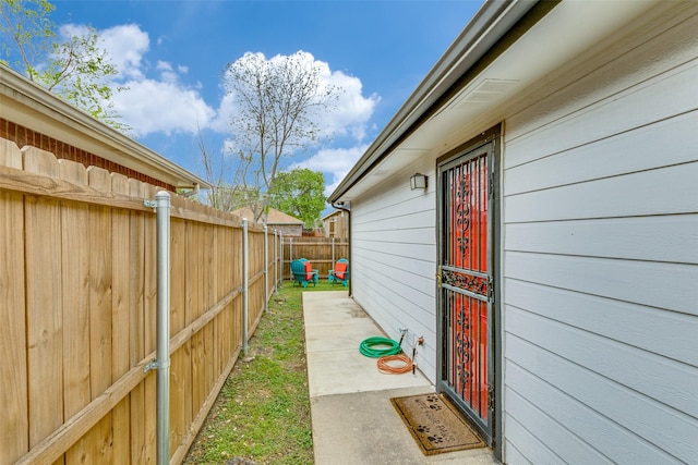 2019 Mcbroom St, Dallas, TX 75212 - view of yard featuring a patio area