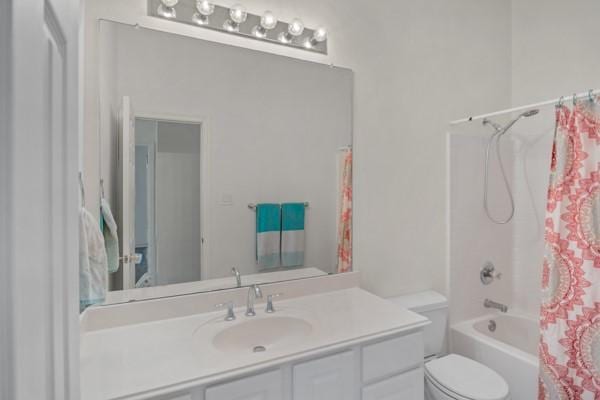 521 Willowview Dr, Saginaw, TX 76179 - bathroom featuring vanity and shower / bath combination with curtain