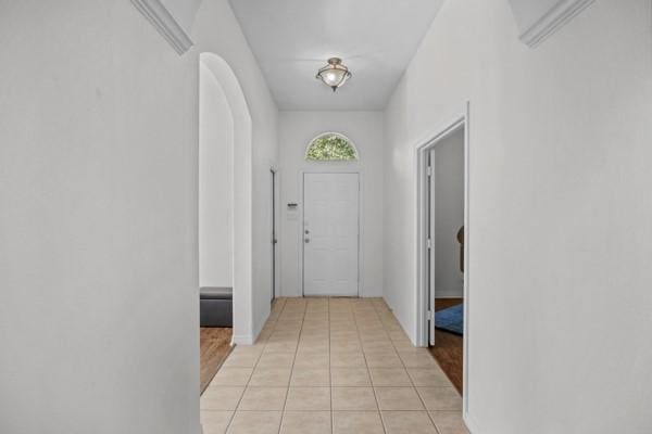 521 Willowview Dr, Saginaw, TX 76179 - hallway with arched walkways and light tile patterned flooring