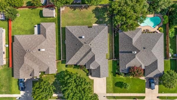 521 Willowview Dr, Saginaw, TX 76179 - aerial view of a pool