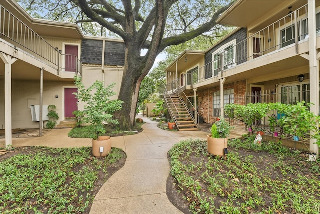 5305 Fleetwood Oaks Dr Unit 274, Dallas, TX 75235 - view of home's community with stairs