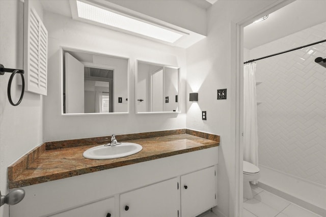 5305 Fleetwood Oaks Dr Unit 274, Dallas, TX 75235 - full bathroom with vanity and curtained shower