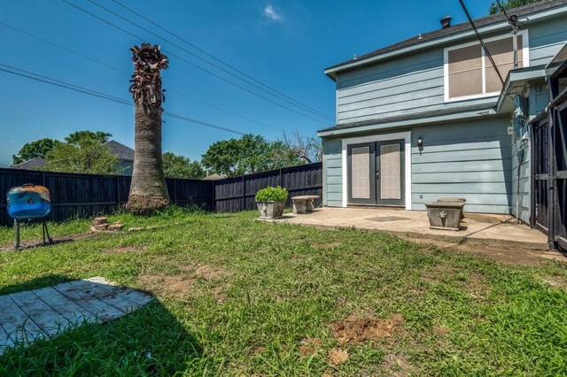 1004 Brae Loch Dr, Dallas, TX 75217 - fenced backyard featuring french doors and a patio area