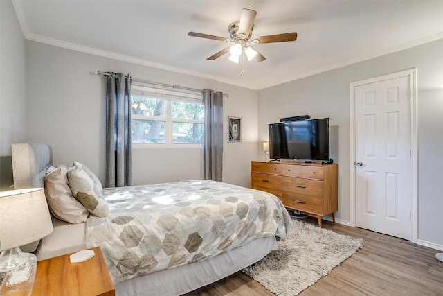 3025 Friendswood Dr, Arlington, TX 76013 - bedroom featuring light wood-style floors, ornamental molding, and a ceiling fan