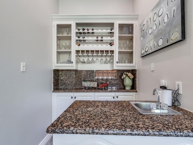 5909 Fossil Ridge Dr, Plano, TX 75093 - indoor dry bar featuring tasteful backsplash