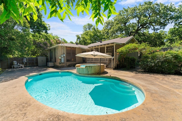 1227 N Irving Heights Dr, Irving, TX 75061 - view of swimming pool featuring an outdoor hot tub and a patio