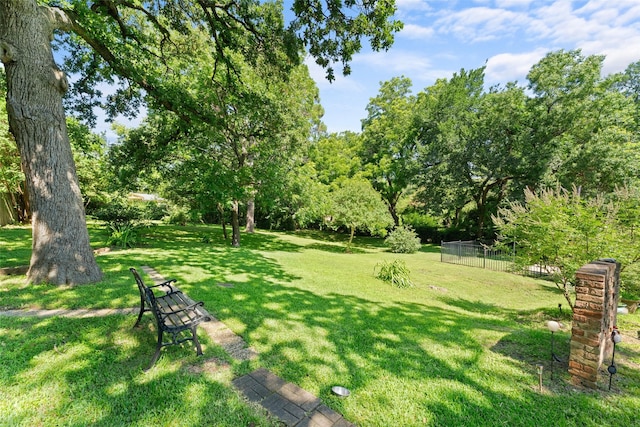 1227 N Irving Heights Dr, Irving, TX 75061 - view of yard with view of scattered trees