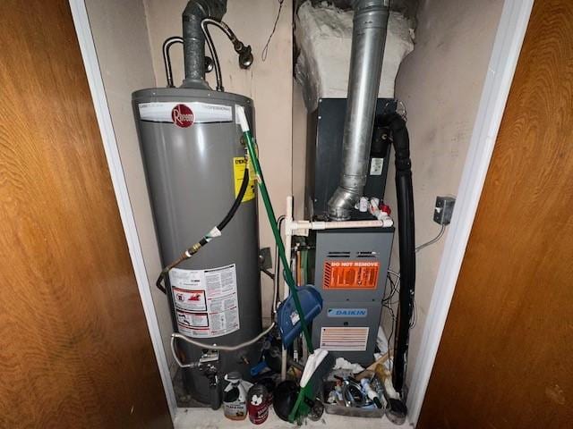 4411 Marigold Trl, Mesquite, TX 75150 - utility room with gas water heater