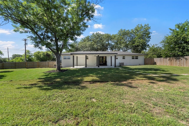 3501 Alta Vista Dr, Waco, TX 76706 - back of property with a patio and a fenced backyard