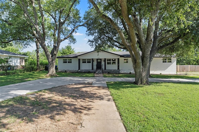 3501 Alta Vista Dr, Waco, TX 76706 - view of front facade featuring driveway