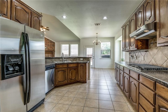 1300 Meadow Ranch Rd, Mckinney, TX 75071 - kitchen with appliances with stainless steel finishes, under cabinet range hood, tasteful backsplash, a chandelier, and a peninsula