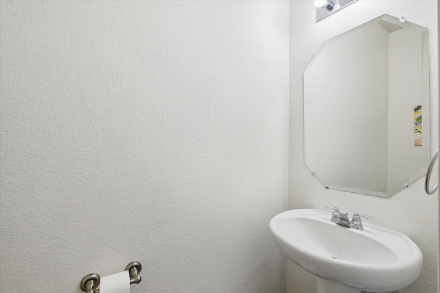 616 Cameron Way, Azle, TX 76020 - bathroom featuring a sink