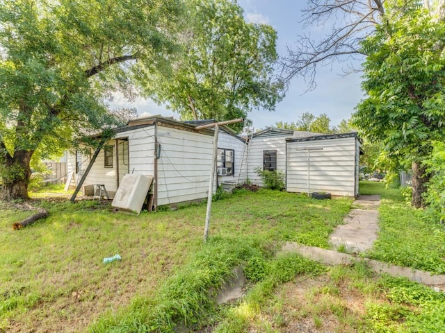 1405 NE 37th St, Fort Worth, TX 76106 - view of grassy yard