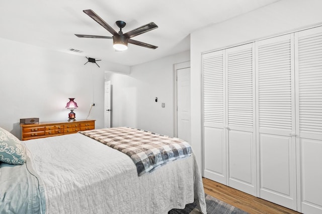 1204 Maxfield St, Bellmead, TX 76705 - bedroom with wood finished floors, a closet, and a ceiling fan