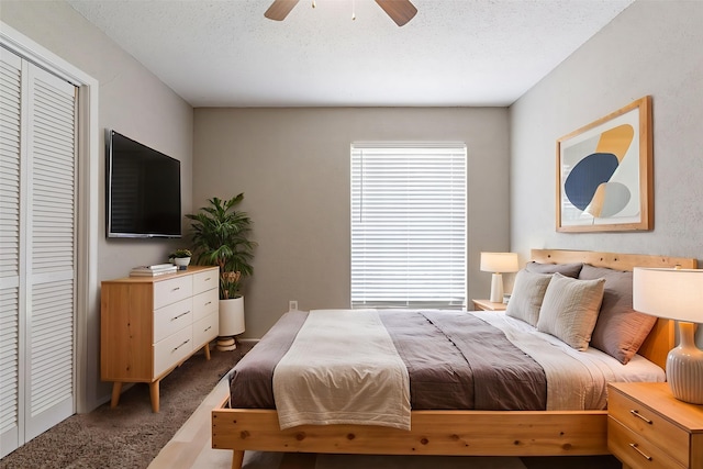 5209 Wolens Way, Fort Worth, TX 76133 - bedroom featuring carpet, a textured ceiling, ceiling fan, and a closet