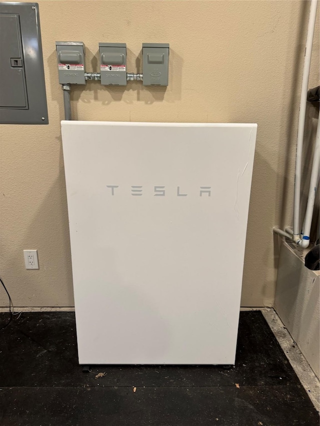 484 Harding Ln, Lavon, TX 75166 - detailed view of wall-mounted power storage and electric panel