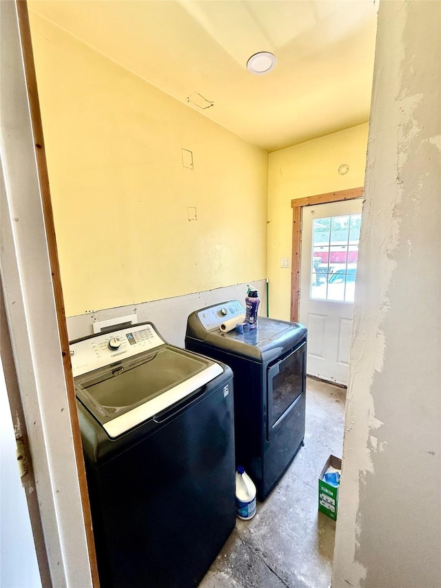 1027 W Crawford St, Denison, TX 75020 - laundry area with washing machine and dryer
