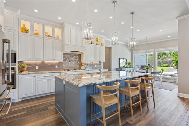 400 Wycliff Dr, China Spring, TX 76633 - kitchen featuring a chandelier, white cabinets, tasteful backsplash, recessed lighting, and crown molding