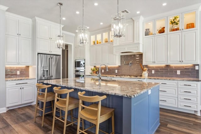 400 Wycliff Dr, China Spring, TX 76633 - kitchen featuring a chandelier, tasteful backsplash, ornamental molding, dark wood-type flooring, and white cabinets