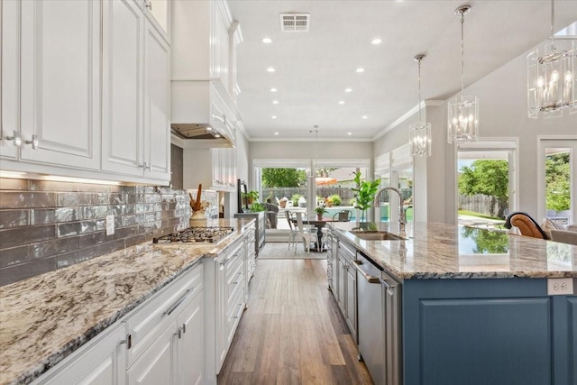 400 Wycliff Dr, China Spring, TX 76633 - kitchen featuring stainless steel appliances, white cabinets, light wood finished floors, tasteful backsplash, and recessed lighting