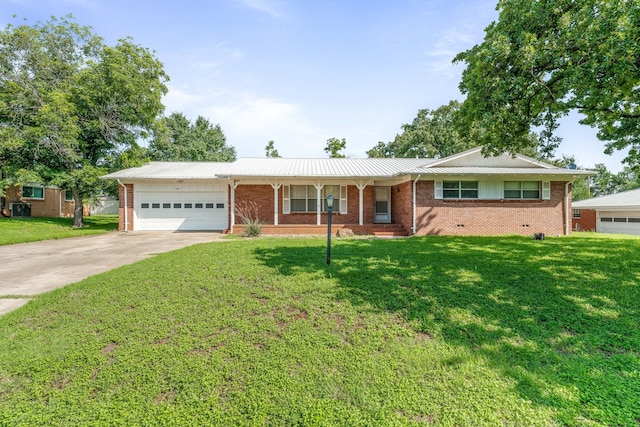 1007 College Ave, Glen Rose, TX 76043 - single story home with an attached garage, brick siding, driveway, and a front yard