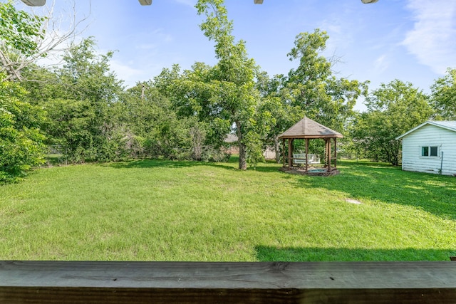 1007 College Ave, Glen Rose, TX 76043 - view of grassy yard with a gazebo