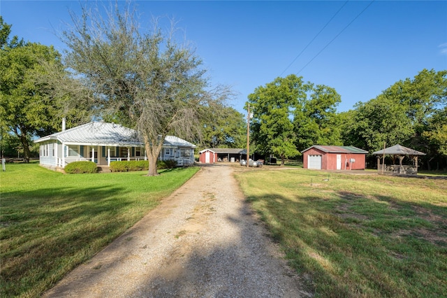 4525 Midway Rd, Weatherford, TX 76085 - ranch-style home featuring dirt driveway, a front yard, an outdoor structure, and a garage