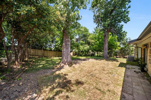 1214 Cove Dr, Garland, TX 75040 - view of yard