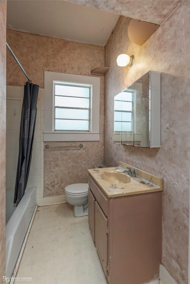 538 Dalzell St, Shreveport, LA 71104 - full bathroom with vanity, shower / tub combo with curtain, and concrete floors