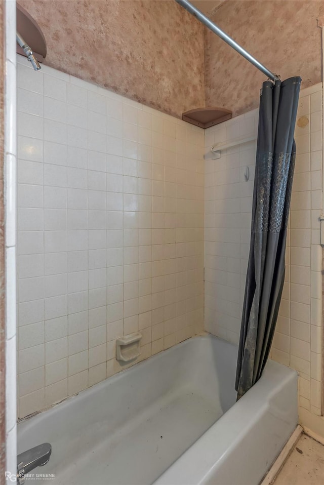 538 Dalzell St, Shreveport, LA 71104 - full bathroom with shower / tub combo
