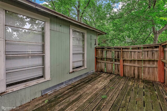 538 Dalzell St, Shreveport, LA 71104 - view of wooden deck