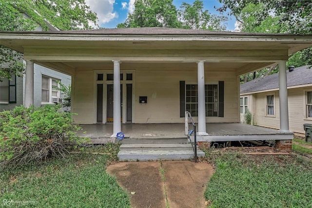 538 Dalzell St, Shreveport, LA 71104 - doorway to property featuring a porch