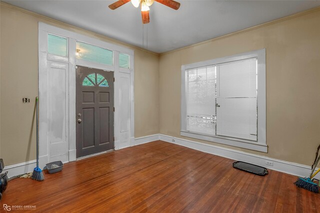 538 Dalzell St, Shreveport, LA 71104 - entrance foyer with a ceiling fan, wood finished floors, and crown molding