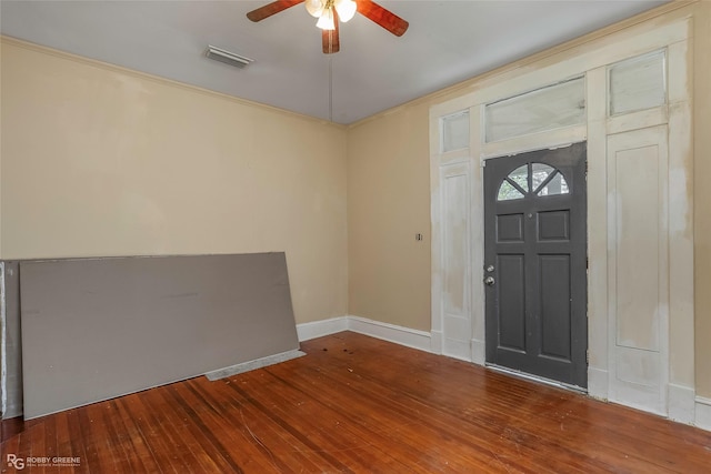 538 Dalzell St, Shreveport, LA 71104 - entryway with ceiling fan and hardwood / wood-style floors