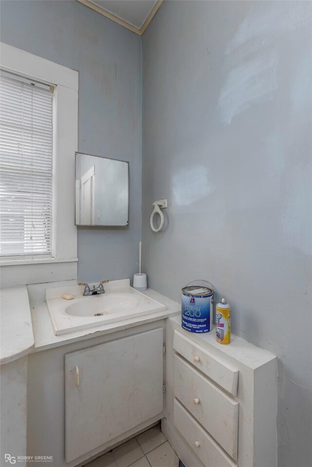 538 Dalzell St, Shreveport, LA 71104 - bathroom featuring vanity and tile patterned flooring