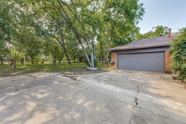 3209 Pecan Ln, Garland, TX 75041 - garage with driveway