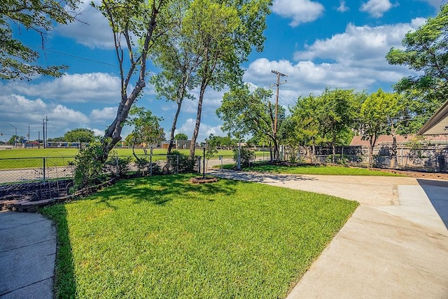 2504 Guilford Rd, Fort Worth, TX 76107 - view of yard