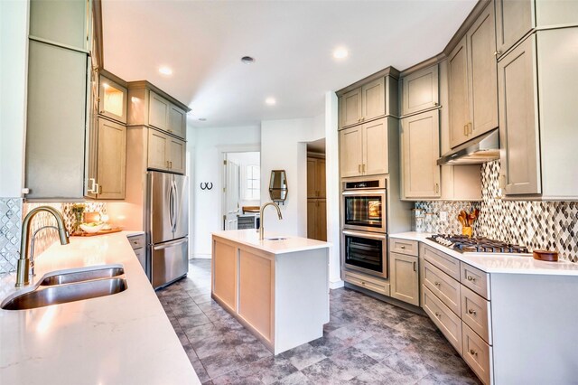 800 Manor Dr, Argyle, TX 76226 - kitchen with stainless steel appliances, under cabinet range hood, decorative backsplash, an island with sink, and recessed lighting