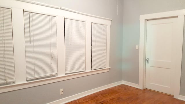 111 N Winnetka Ave, Dallas, TX 75208 - interior space with wood finished floors and baseboards