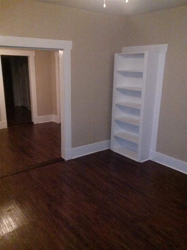 111 N Winnetka Ave, Dallas, TX 75208 - unfurnished room featuring wood finished floors