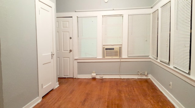 111 N Winnetka Ave, Dallas, TX 75208 - hall featuring wood finished floors and cooling unit